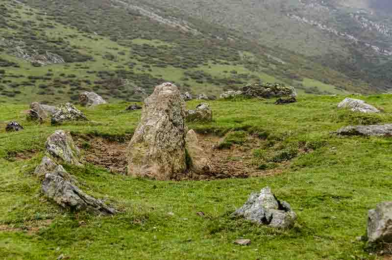 Reyno de Navarra - selva de Irati 22 - cromlech.jpg